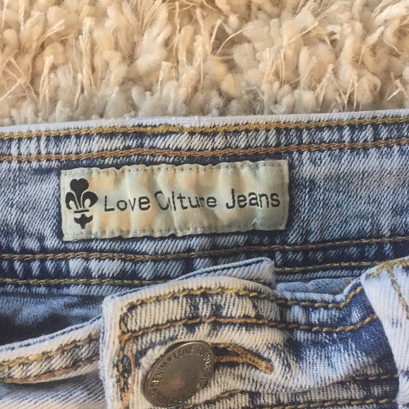 Love Culture Jean shorts - Picture 2 of 5